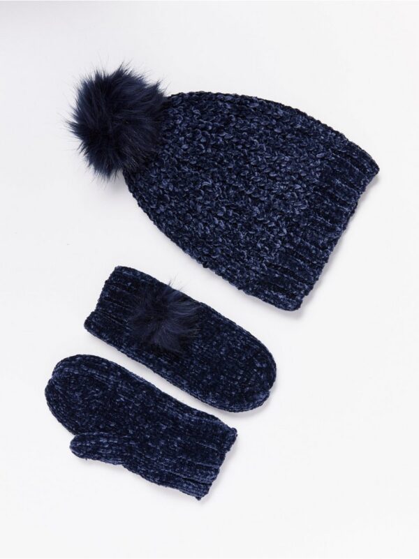 Cap and Mittens in Chenille - 7749142-2150