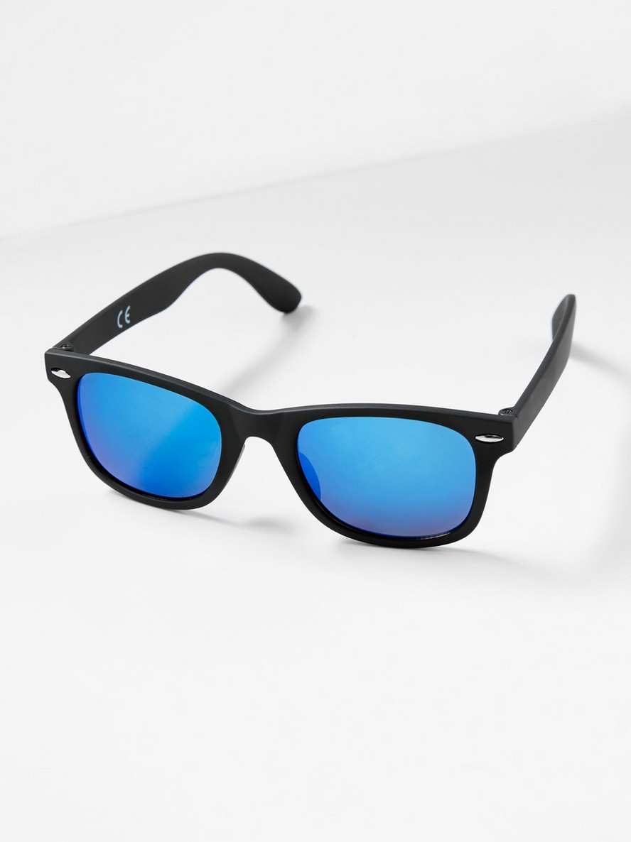 Naocare – Sunglasses with plastic frames