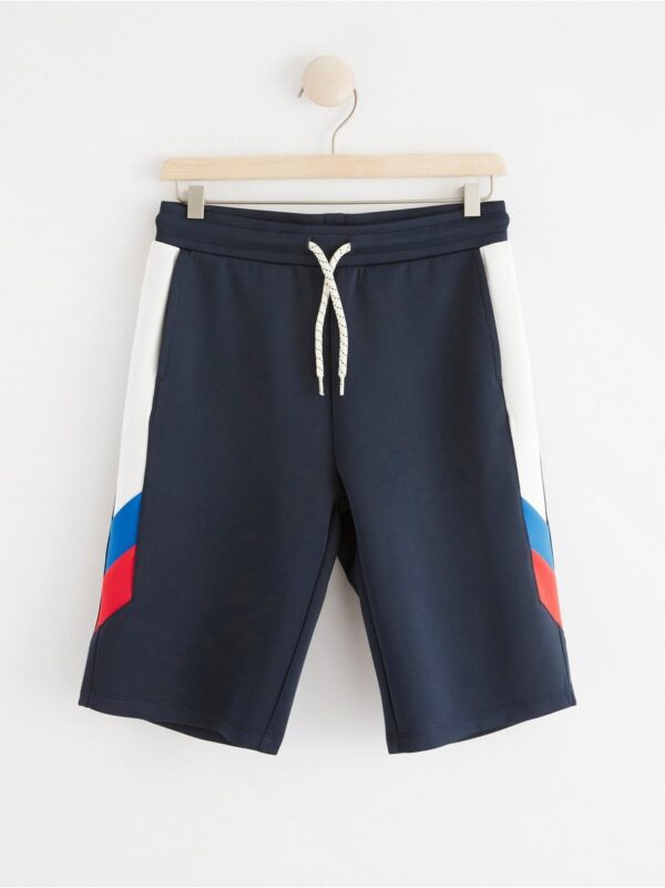 Shorts with side stripes - 8114923-2521