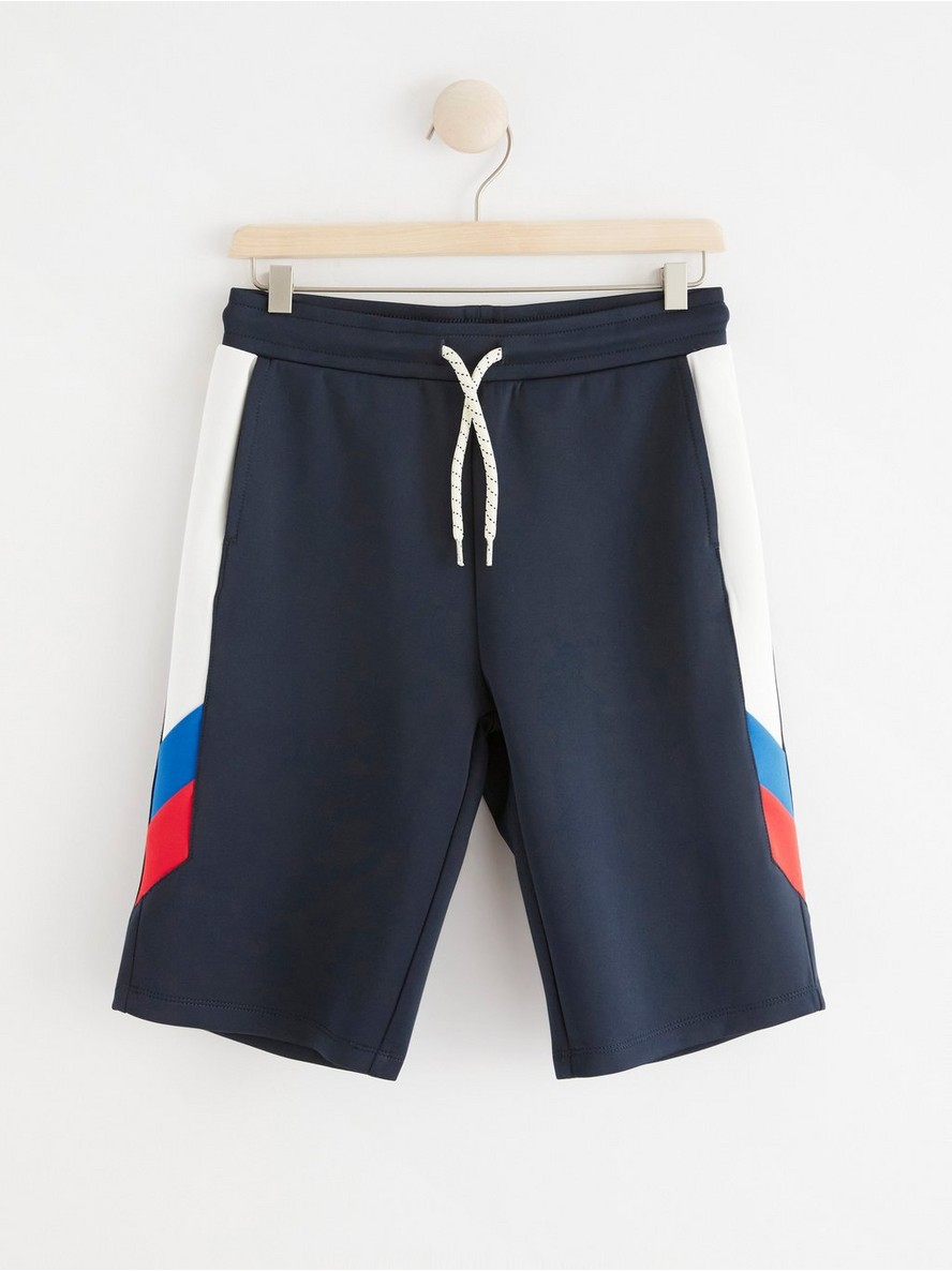 Sorts – Shorts with side stripes