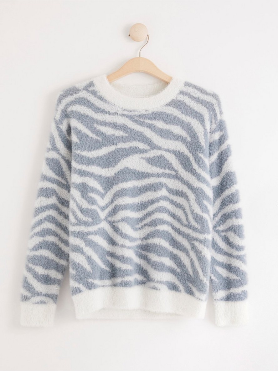 Dzemper – Fluffy jumper with zebra pattern