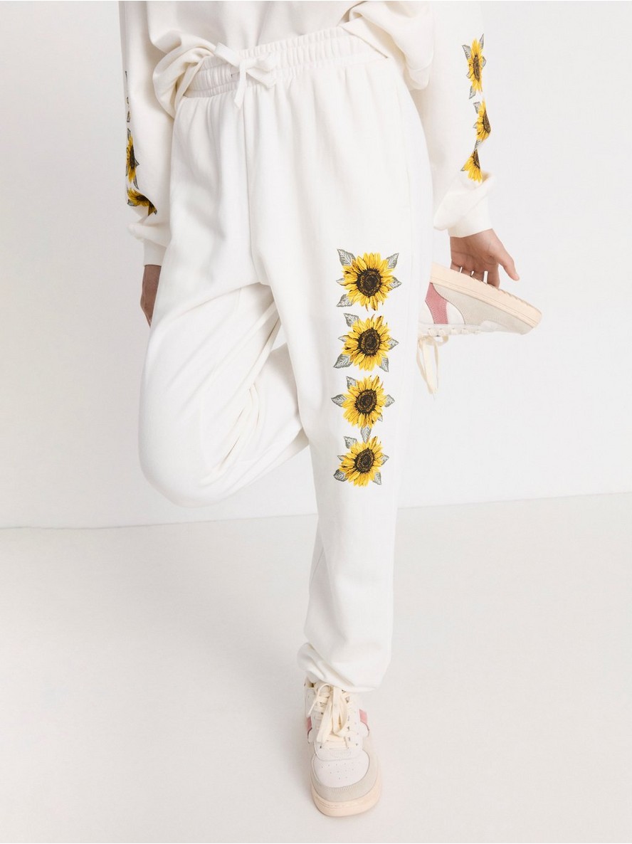Sweatpants with sunflowers - 8325893-300