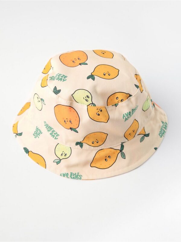 Reversible bucket hat with pattern - 8388180-8557