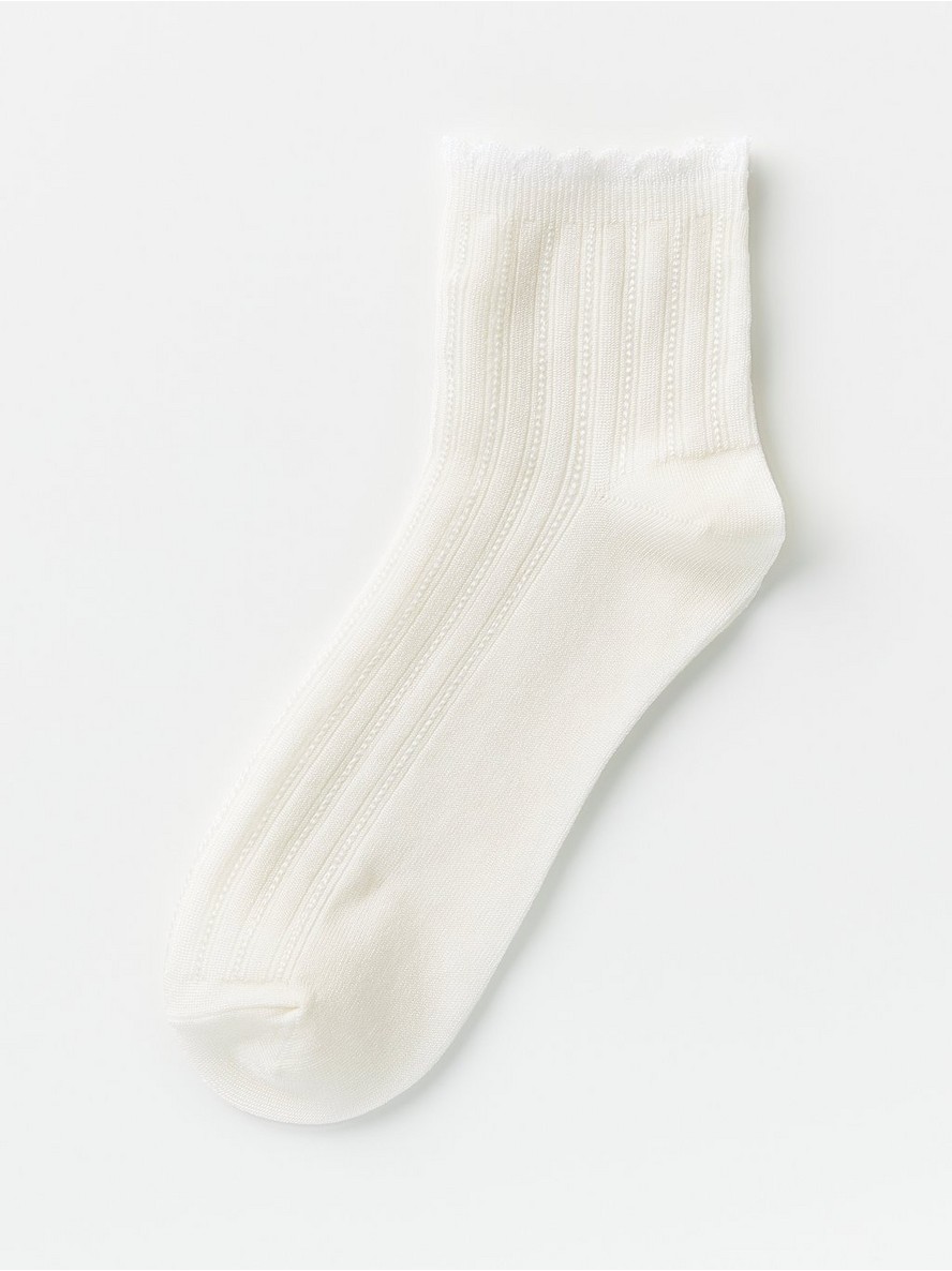 Carape – Shiny socks with frill trim