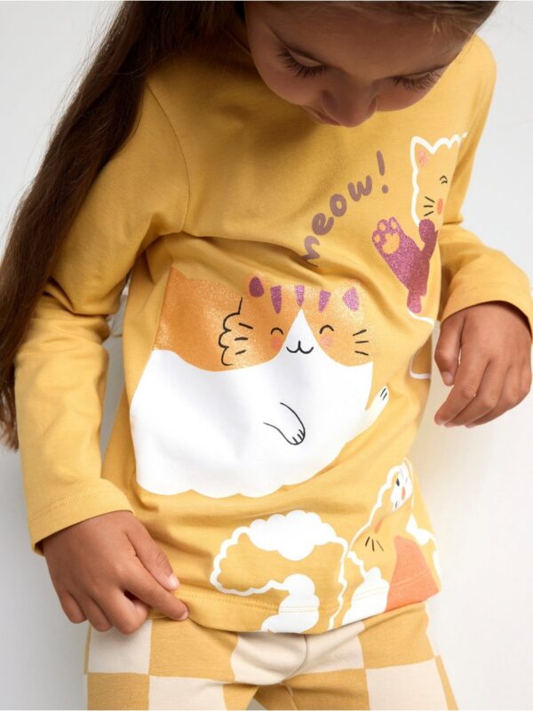 Long sleeve top with cats - 8448261-2623