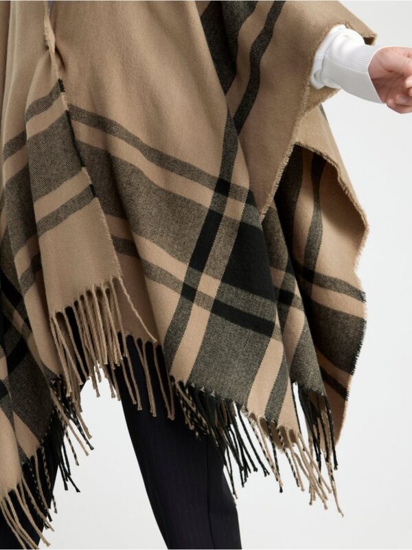 Plaid poncho with fringes - 8451554-5895