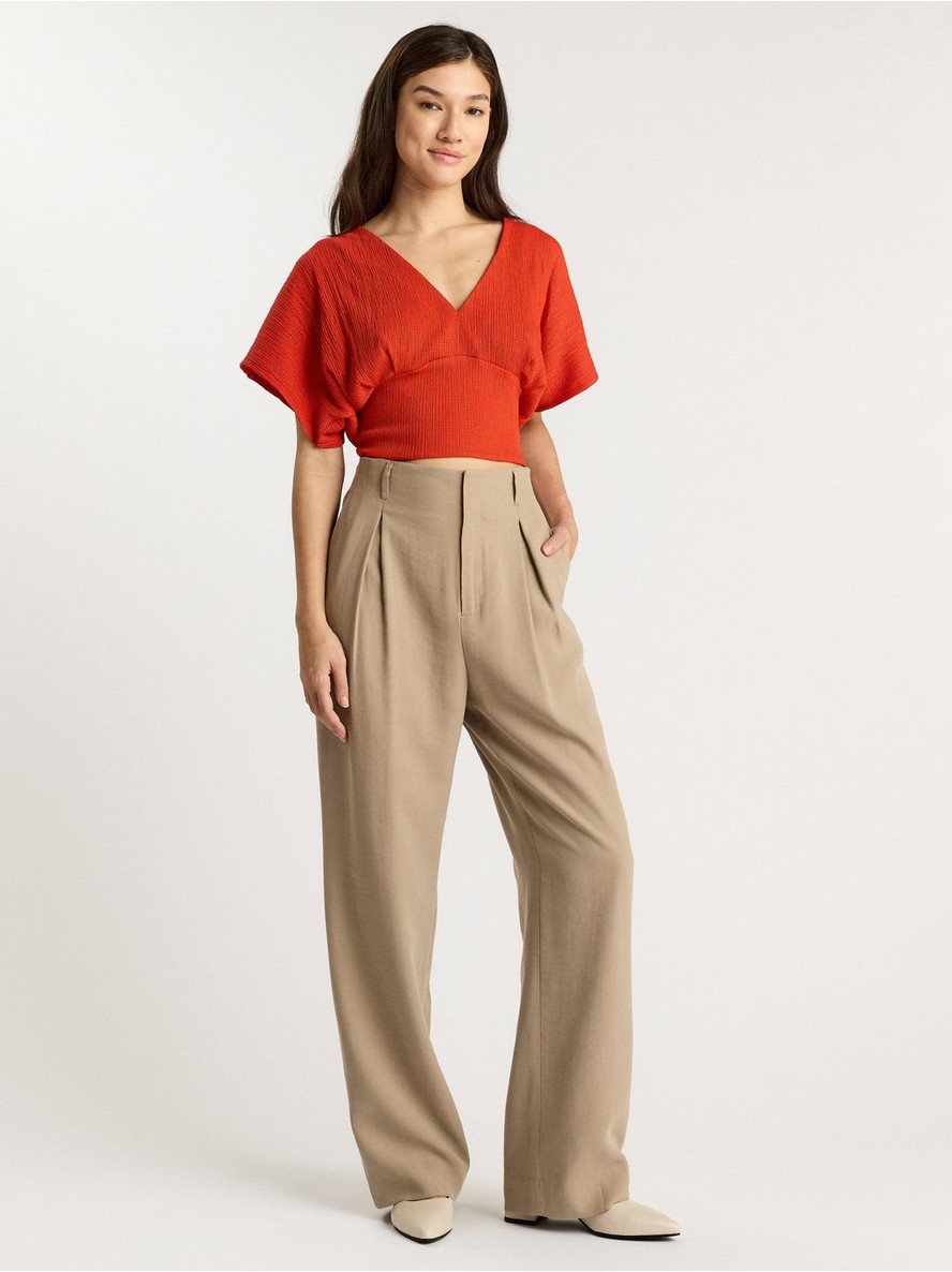 Majica – Cropped v-neck top with back tie