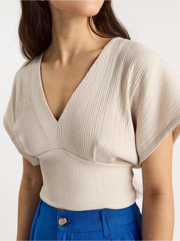 Cropped v-neck top with back tie - 8452675-7403