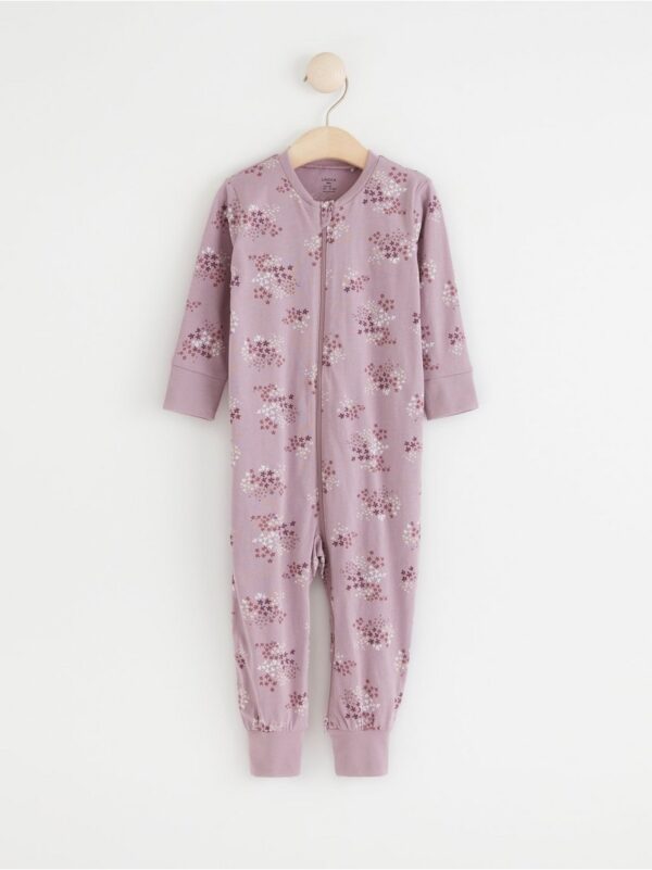 Pyjamas with flowers - 8460152-8121