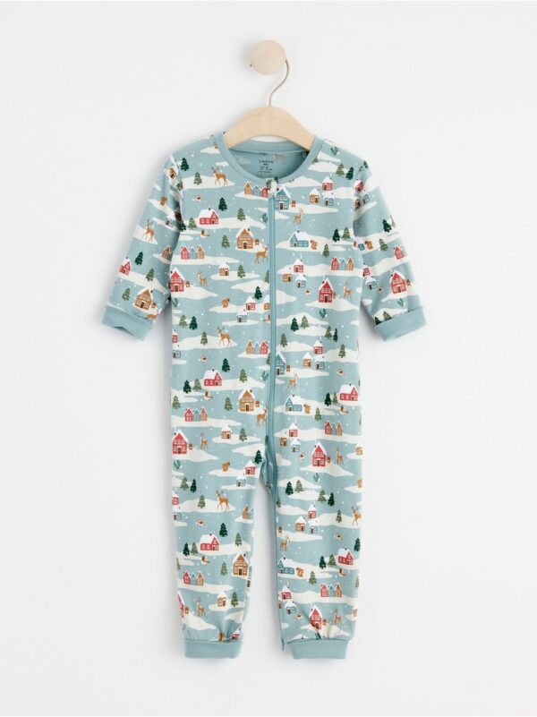 Pyjamas with snowy landscape - 8486891-7682