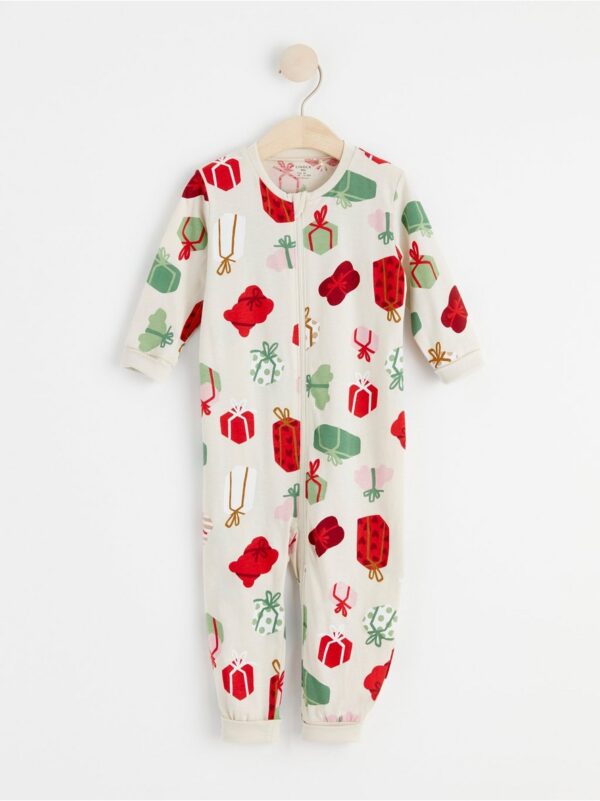 Pyjamas with Christmas gifts - 8487252-1230