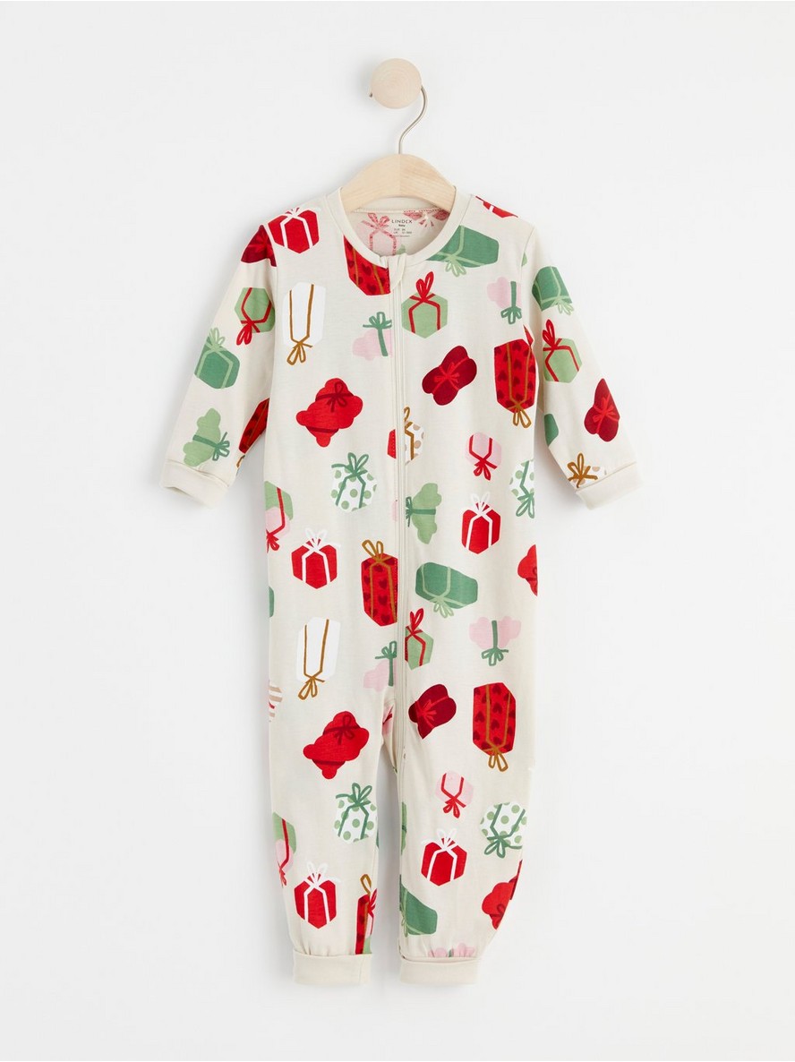 Pidzama – Pyjamas with Christmas gifts