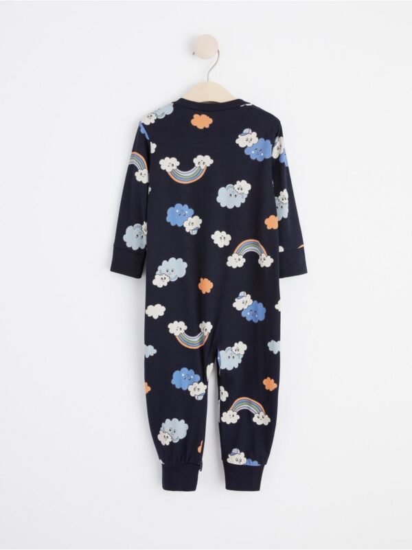 Pyjamas with clouds and rainbows - 8543244-2521