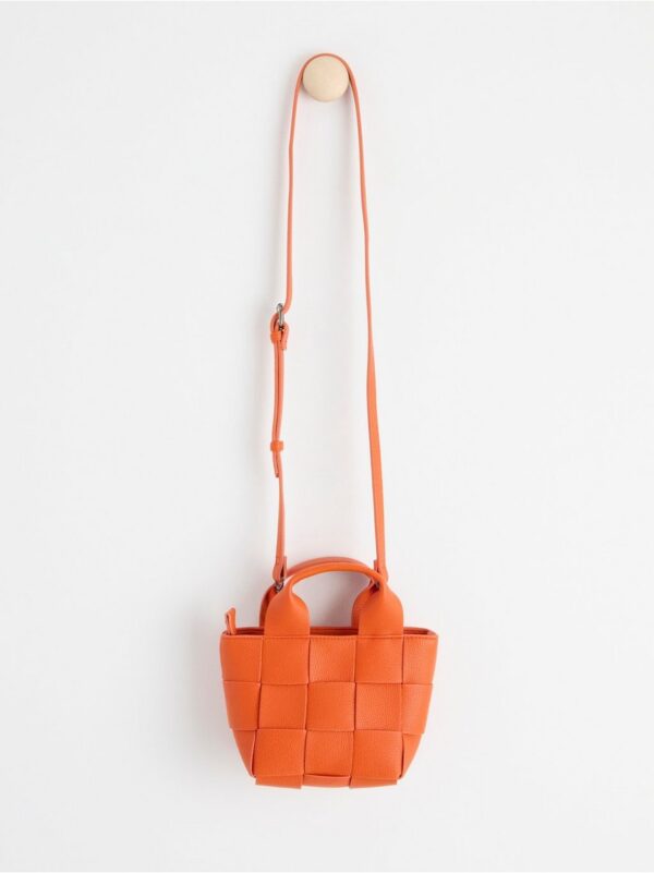 Braided bag in imitation leather - 8552131-9610