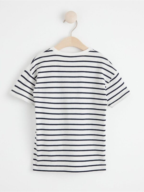 Oversize t-shirt with stripes - 8527288-2521