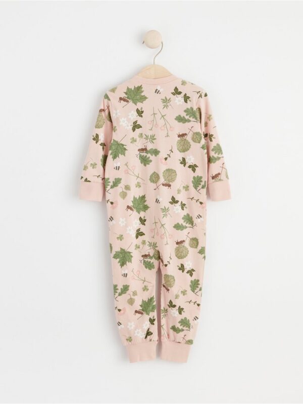 Pyjamas with leaves and flowers - 8552698-6928