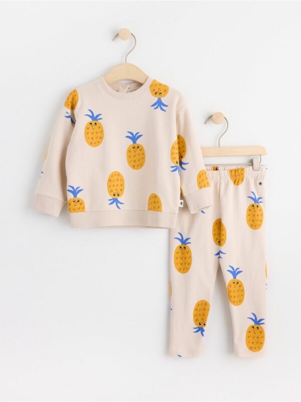 Set with sweatshirt and leggings with pineapples - 8580033-1230