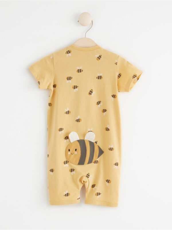 Pyjamas with bumblebees - 8399311-9694