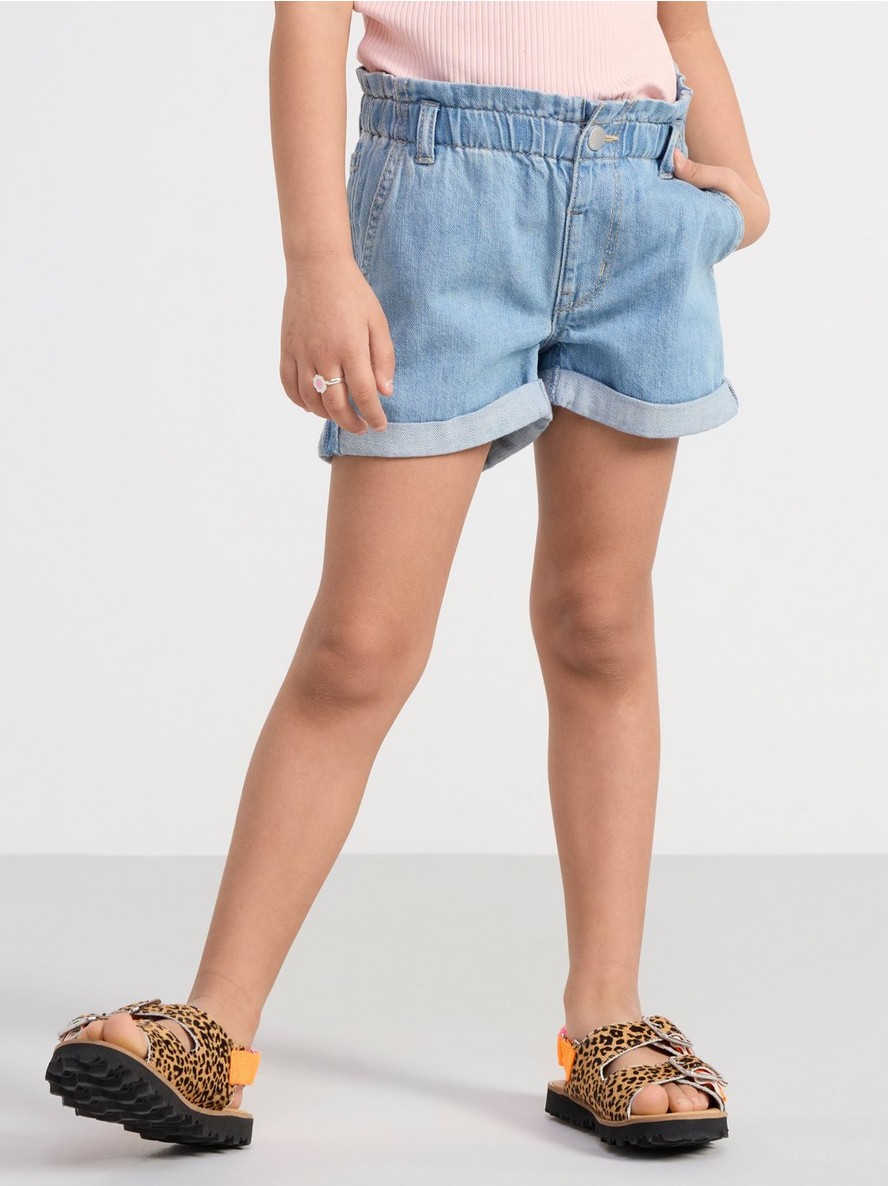Sorts – TILDE Shorts with high waist and tapered leg