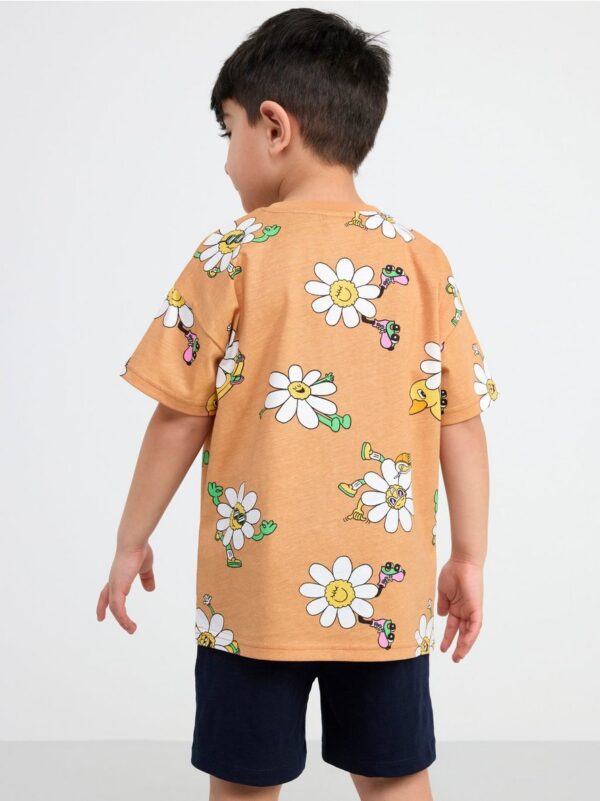 T-shirt with cool flowers - 8591545-2821