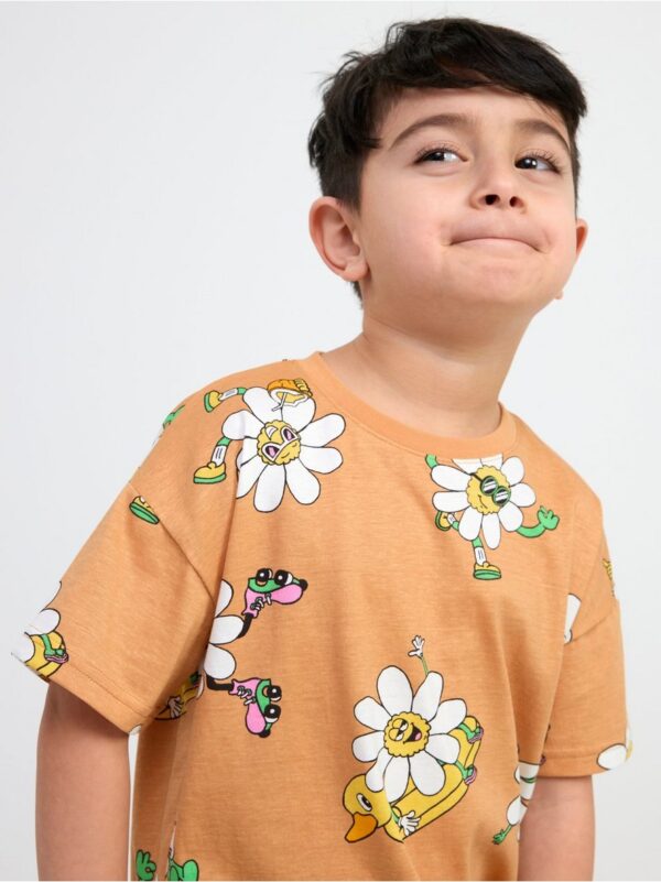 T-shirt with cool flowers - 8591545-2821
