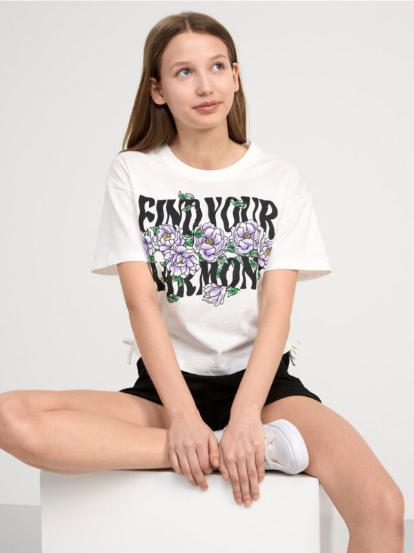 Cropped t-shirt with print and gatherings - 8597561-300