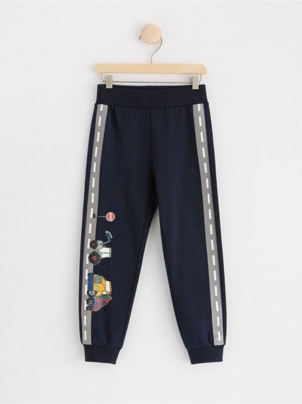 Joggers with working vehicles - 8597119-2521