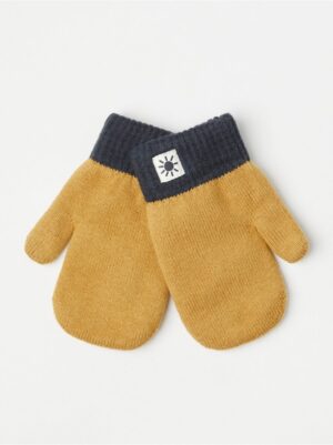 Mittens knitted - 8598768-8138