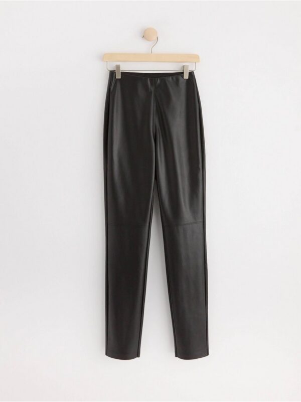 Trousers in imitation leather - 8611679-80