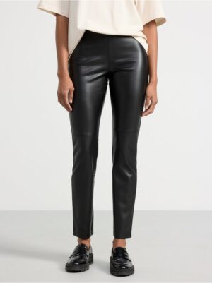 Trousers in imitation leather - 8611679-80