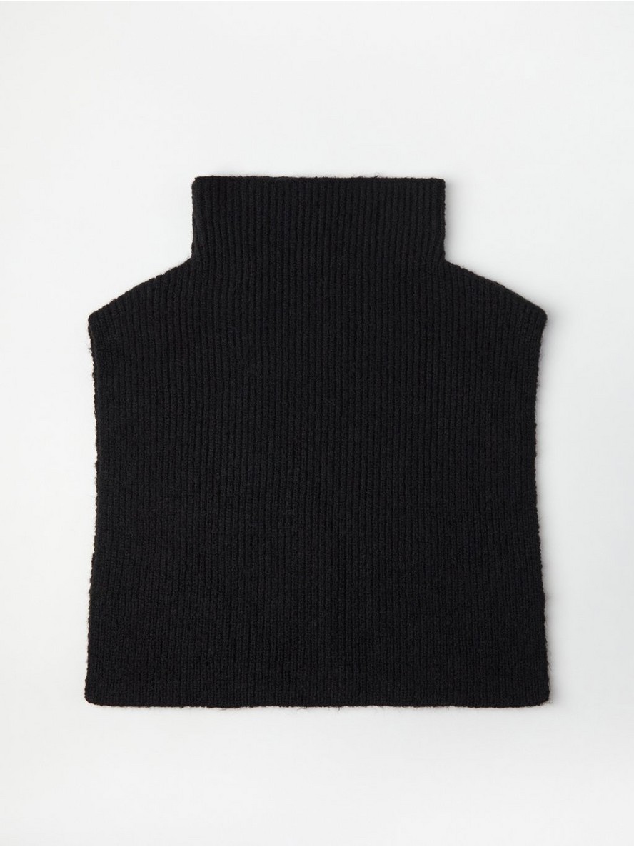 Sal – Rib-knit bib collar