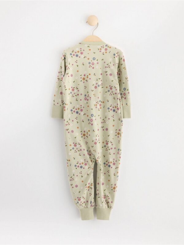 Pyjamas with flowers - 8617680-3905