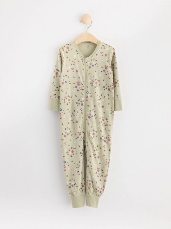 Pyjamas with flowers - 8617680-3905