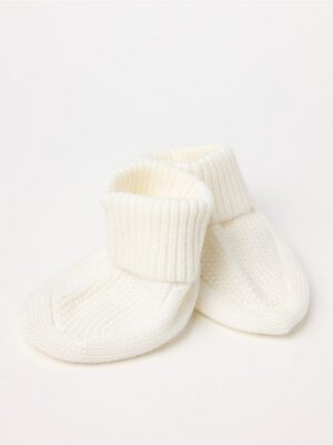 Knitted Baby footies - 8694548-325