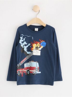 Top with fire truck - 8596033-2065