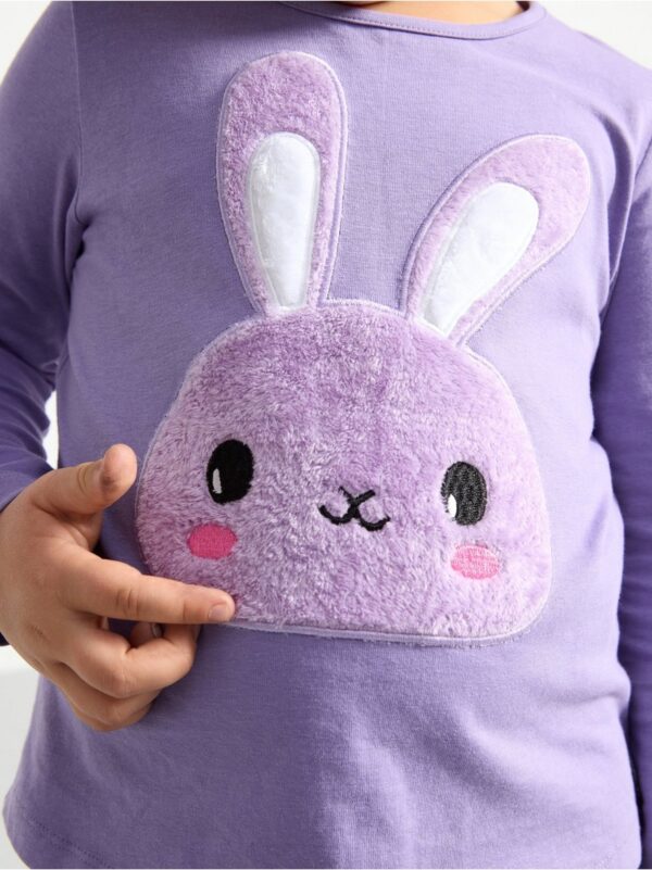 Top with rabbit - 8687778-6927