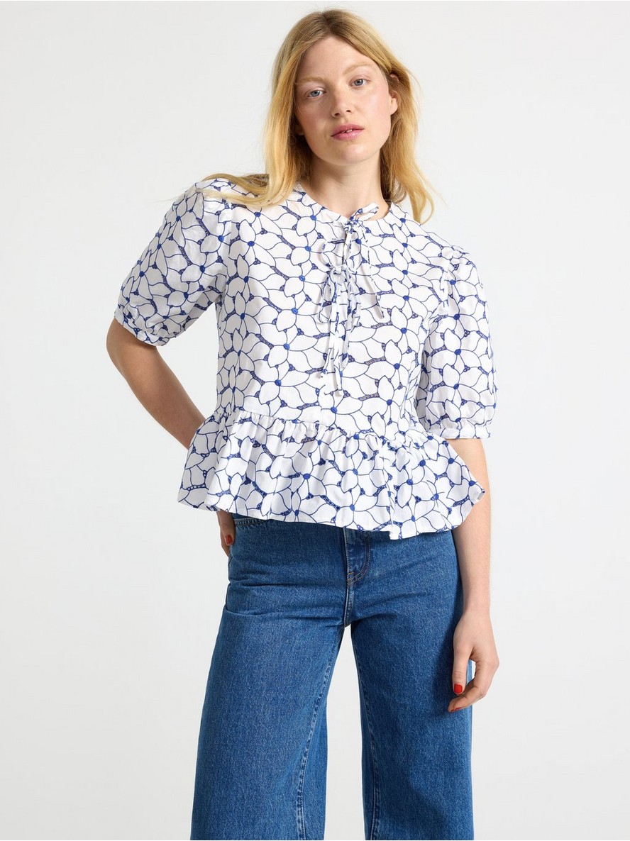 Bluza – Blouse with hole embroidery