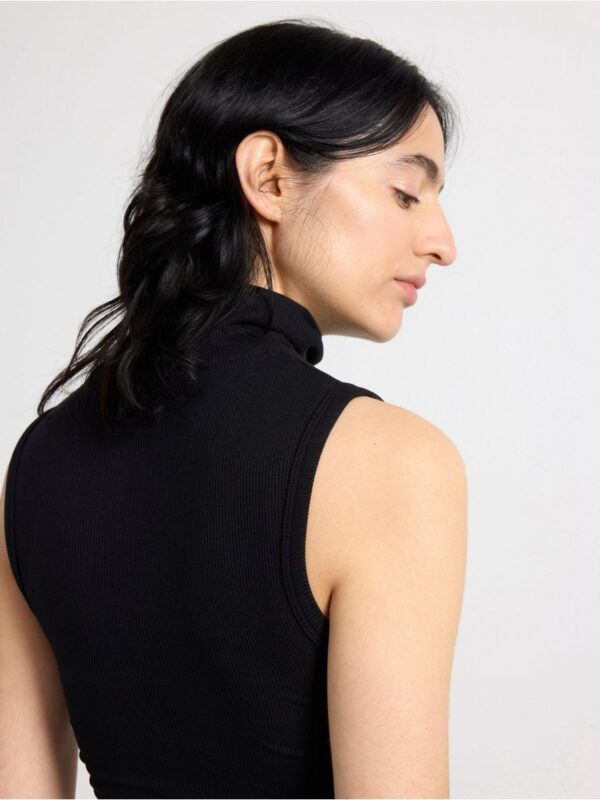 Sleeveless turtleneck top - 3001666-80