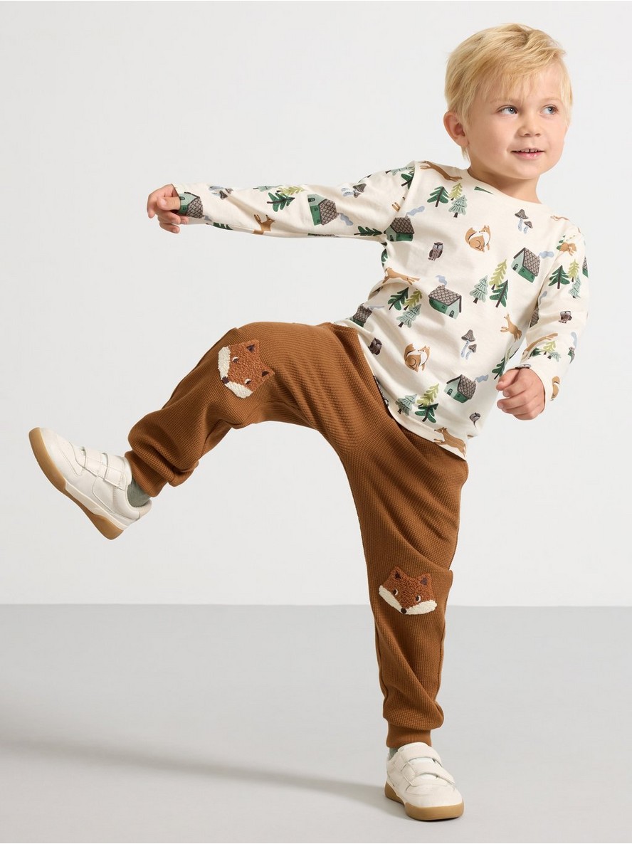 Trenerka donji deo – Trousers with patches