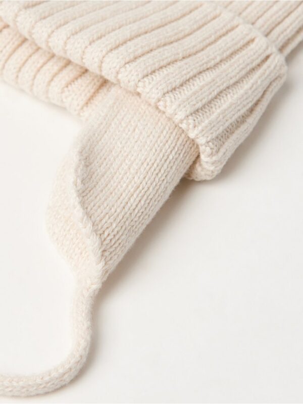 Knitted beanie with pom pom - 3002137-1230