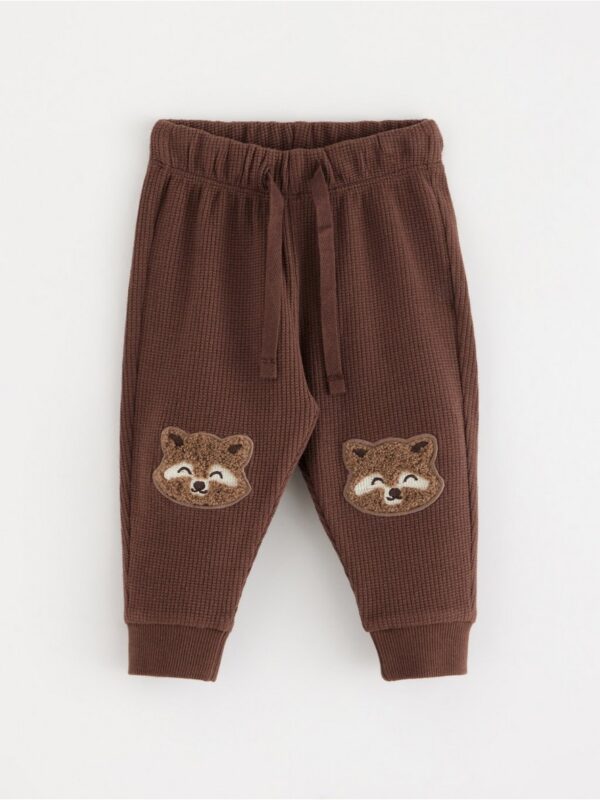 Joggers with knee appliqué - 3002764-6941