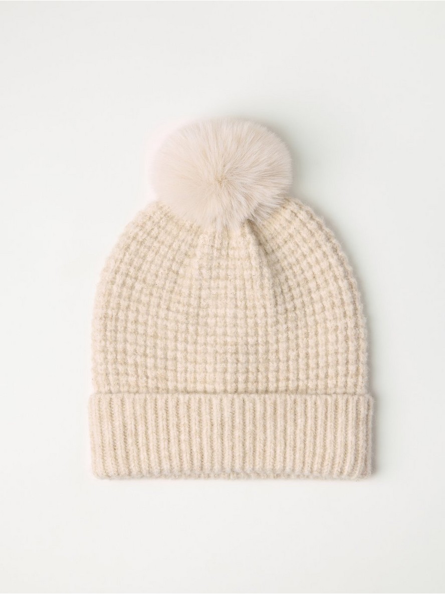 Kapa – Knitted beanie with faux fur pompom