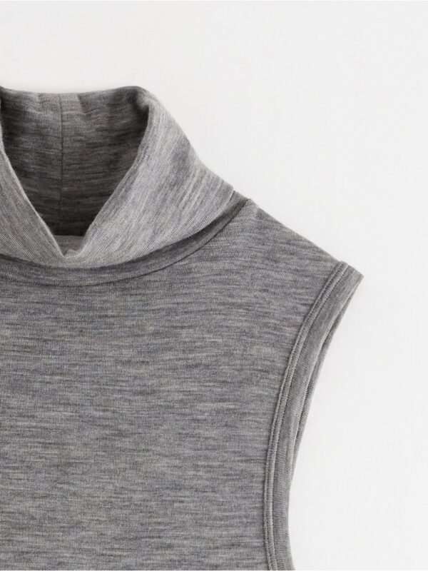 Sleeveless turtleneck top in wool - 3001588-145