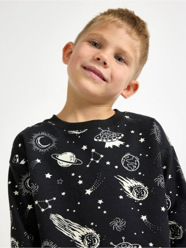 Sweatshirt with glow in the dark print - 3003419-80