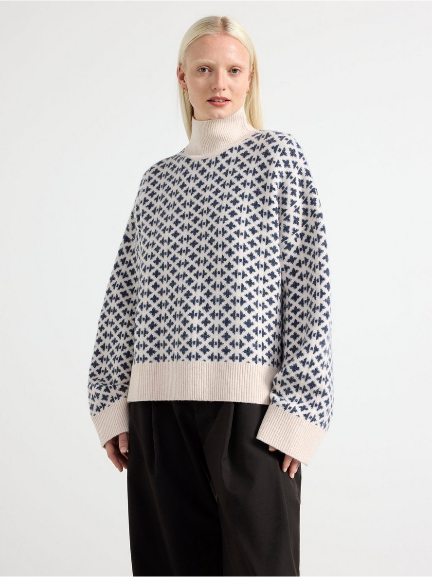 Dzemper – Jumper with turtleneck