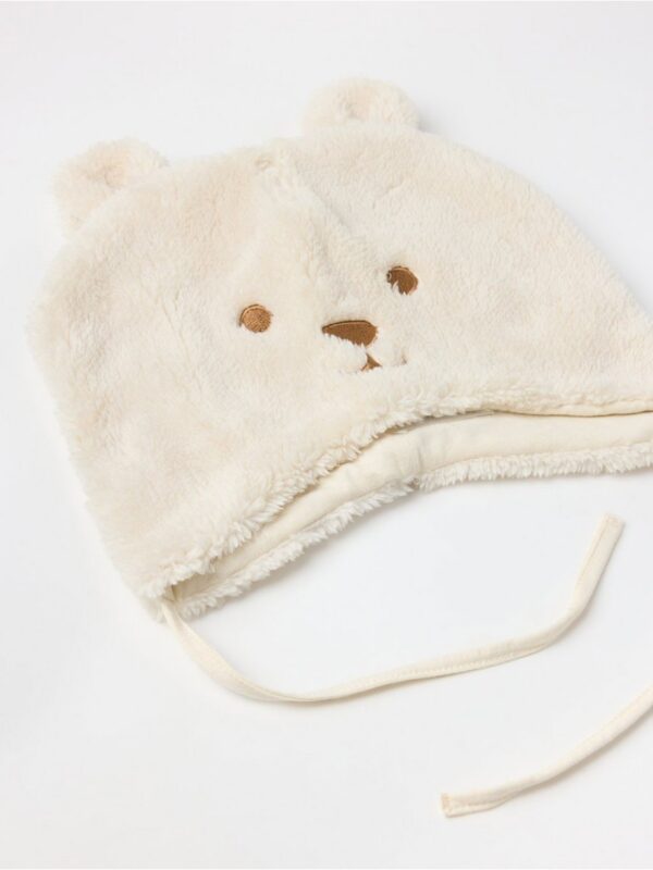 Hat in pile with ears - 8598764-1230