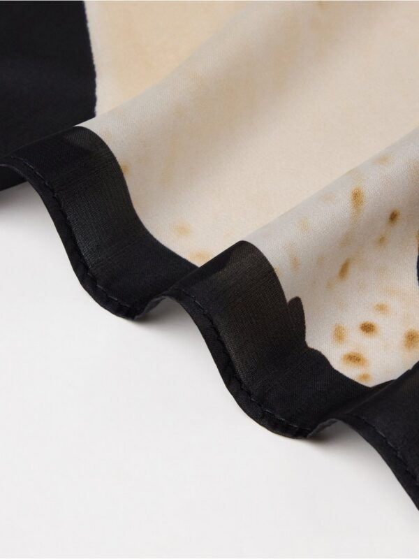 Scarf in satin - 3004223-1230
