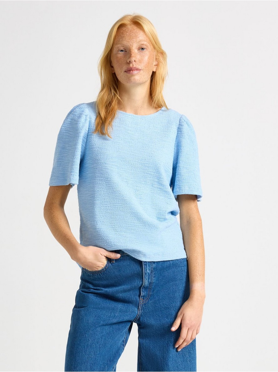 – Short-sleeved top with texture