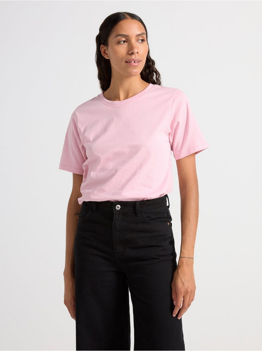 – Basic t-shirt