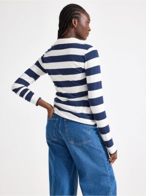 Figure-fit top with collar - 3006962-2150